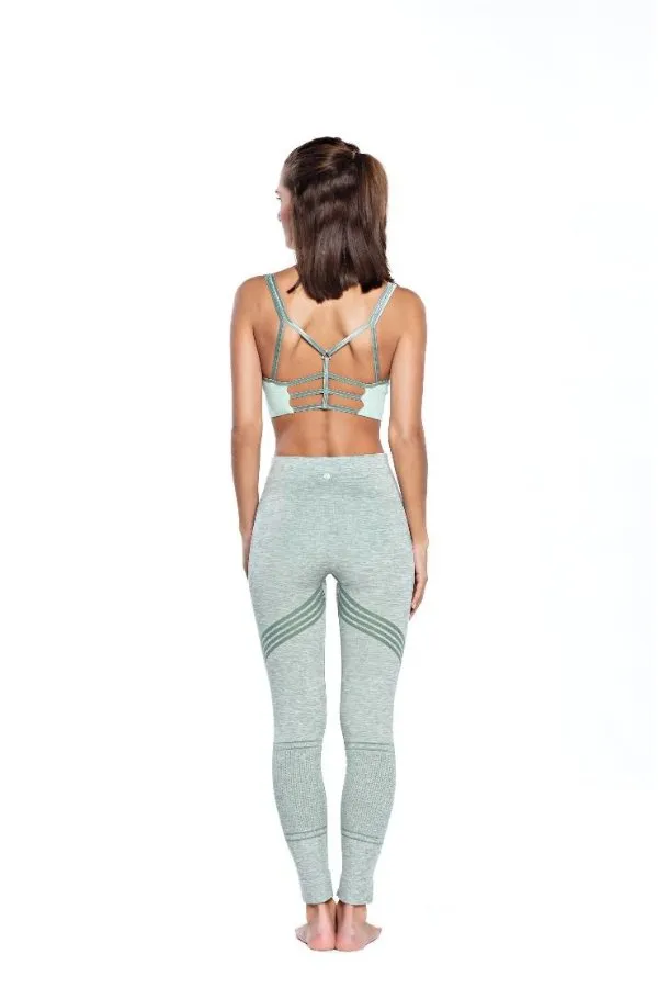 RUN & RELAX // LEYLA YOGA BAMBOO BRA - LIGHT MOSS GREEN